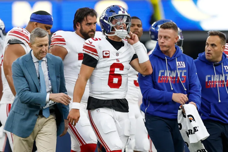 Giants' Dart out for regular season